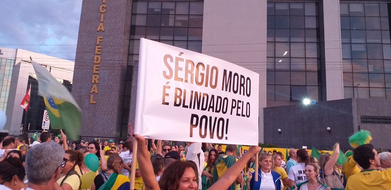 Manifestação foi marcada pelo apoio ao ministro Sérgio Moro | Foto Ewaldo Willerding/OCPNews