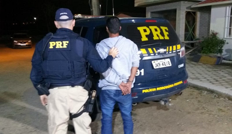Ele foi preso e encaminhado à Colônia Penal Agrícola em Palhoça | Foto PRF/Divulgação
