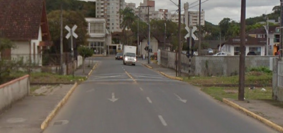 A previsão é de que a via permaneça interditada até as 11 horas | Imagem Google Street View