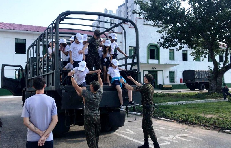 Duas ou três vezes por semana, os estudantes vão até uma das unidades das Forças Armadas | Foto PMF/Divulgação