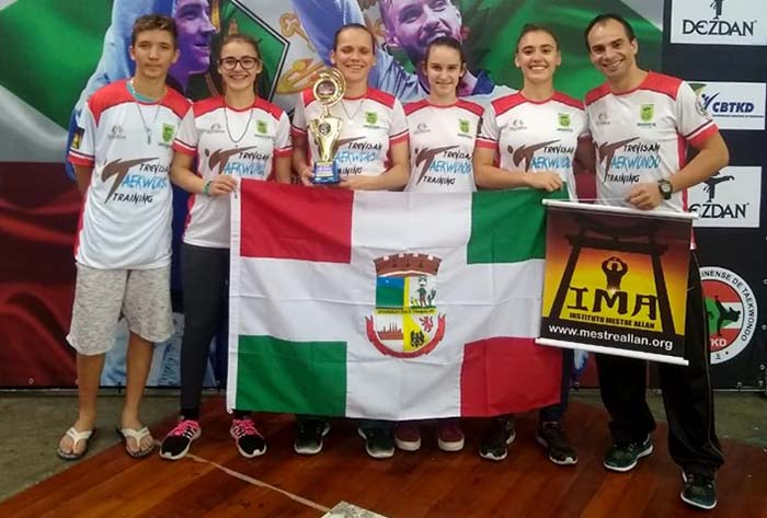 Com 19 medalhas, equipe de Jaraguá conquistou troféu geral no Mega Open Internacional Championship | Foto Divulgação