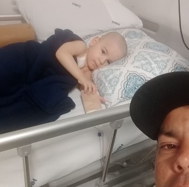 Família catarinense pede ajuda para custear cirurgia de criança com hidrocefalia