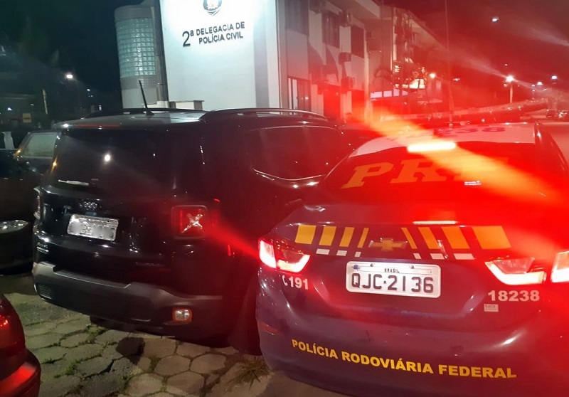 O automóvel foi encaminhado à Delegacia de Polícia de São José | Foto PRF/Divulgação