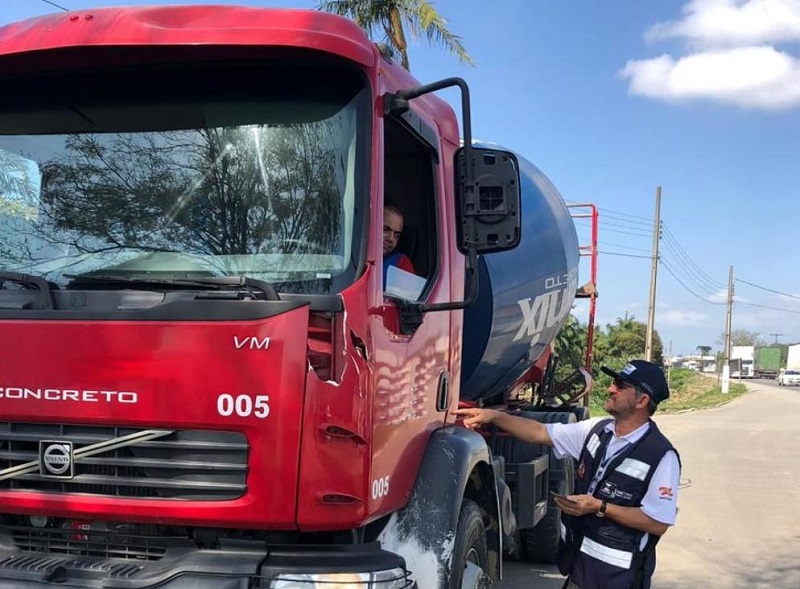 Imetro-SC fiscalizou veículos de transportes de cargas | Foto Imetro/Divulgação