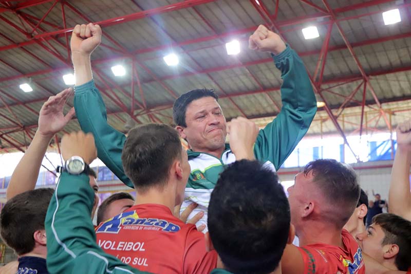 Reverenciado por jogadores, Luiz Carlos 'Kadylac' se despediu da cidade com título e muita emoção | Foto Divulgação/Secel