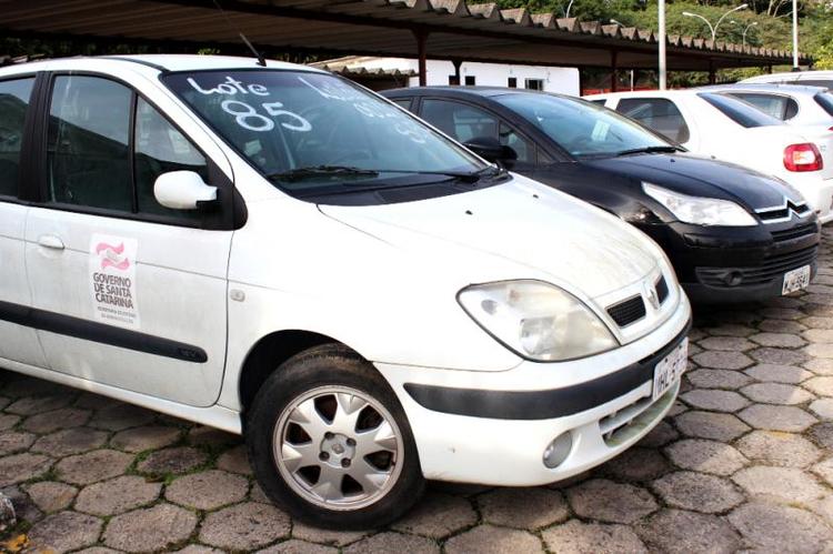 Prefeitura de Joinville promove leilão de carros, motos e sucatas com lances a partir de R$ 160