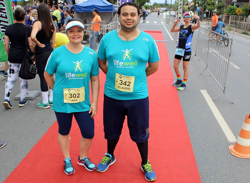 Ana Paula Gonçalves (E) e Claudio Costa (D) fizeram a prova de 3,3km da Zaiden Experience Run | Foto Divulgação
