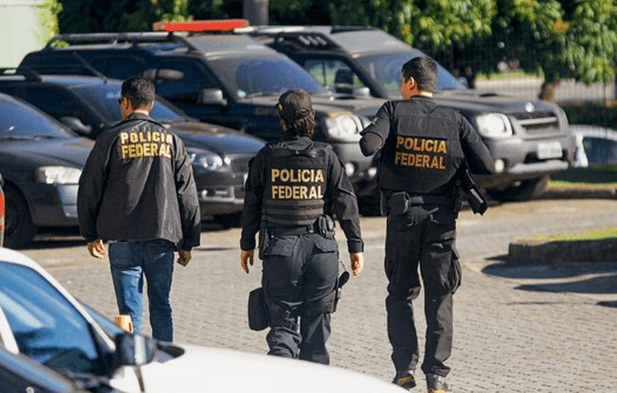 Polícia Federal realiza mandados de busca e apreensão em residência de fiscais do ENEM