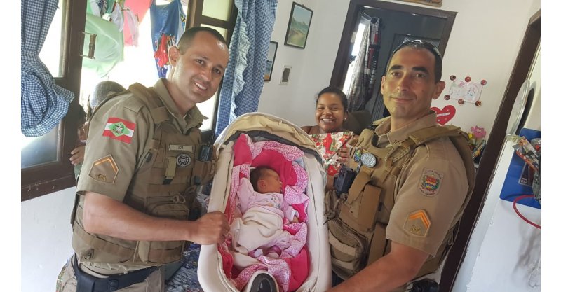 Policiais militares de Imbituba salvam a vida de recém-nascida