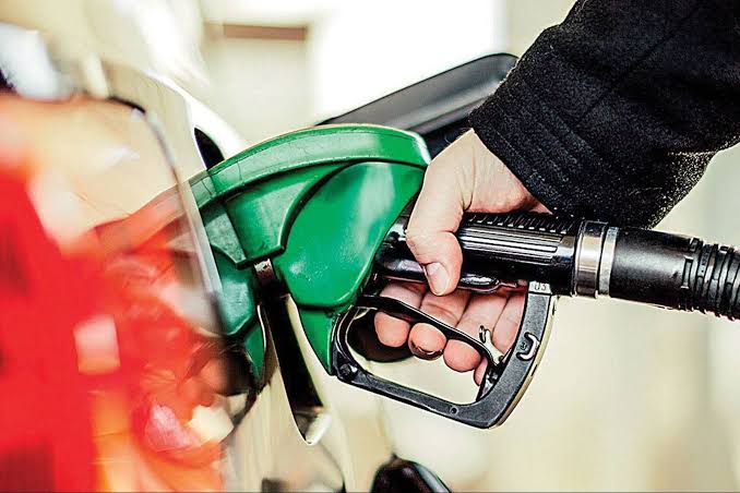 Preço da gasolina comum apresenta diferença de R$ 0,10 em Içara
