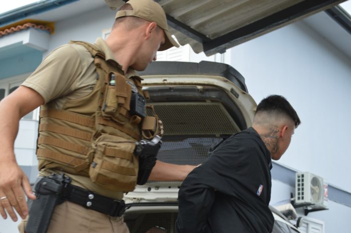 Assaltante de veículo em Araranguá é preso em Criciúma após perseguição