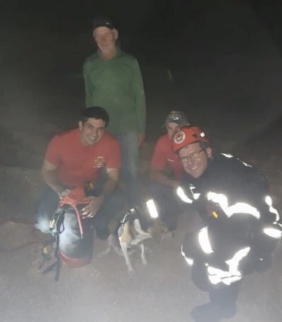 Bombeiros de São Ludgero resgatam cão que caiu em fosso