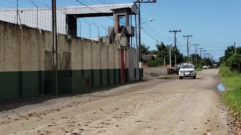 Pai de detento é preso ao tentar entrar com droga no Presídio Regional de Araranguá