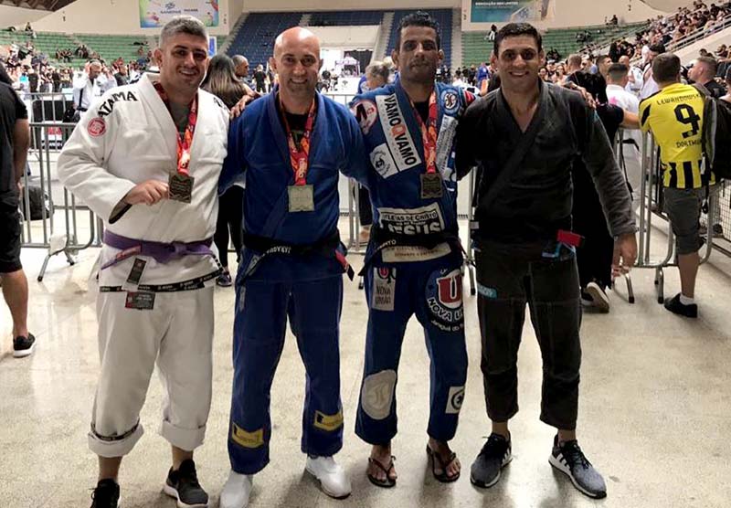 Luiz Nunes (E) e Henrique 'Buda' Bertoldo medalharam pela Jaraguá BJJ | Foto Divulgação