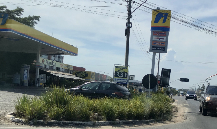 Gasolina segue abaixo dos R$ 4 em Criciúma e região
