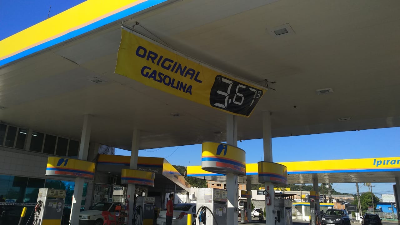 Preço da gasolina volta a baixar em Criciúma