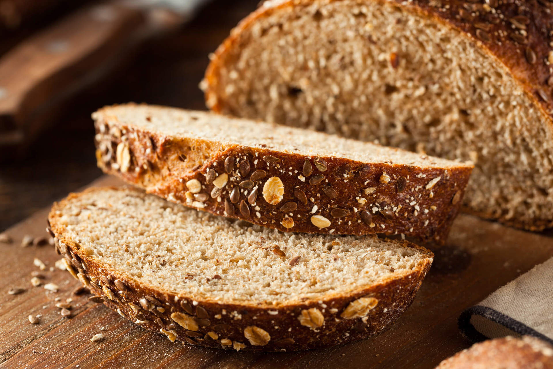 Pão integral com farinha integral, linhaça e aveia