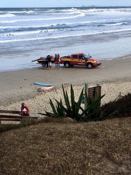 Bombeiros resgatam surfistas arrastados pela correnteza na Praia da Vila