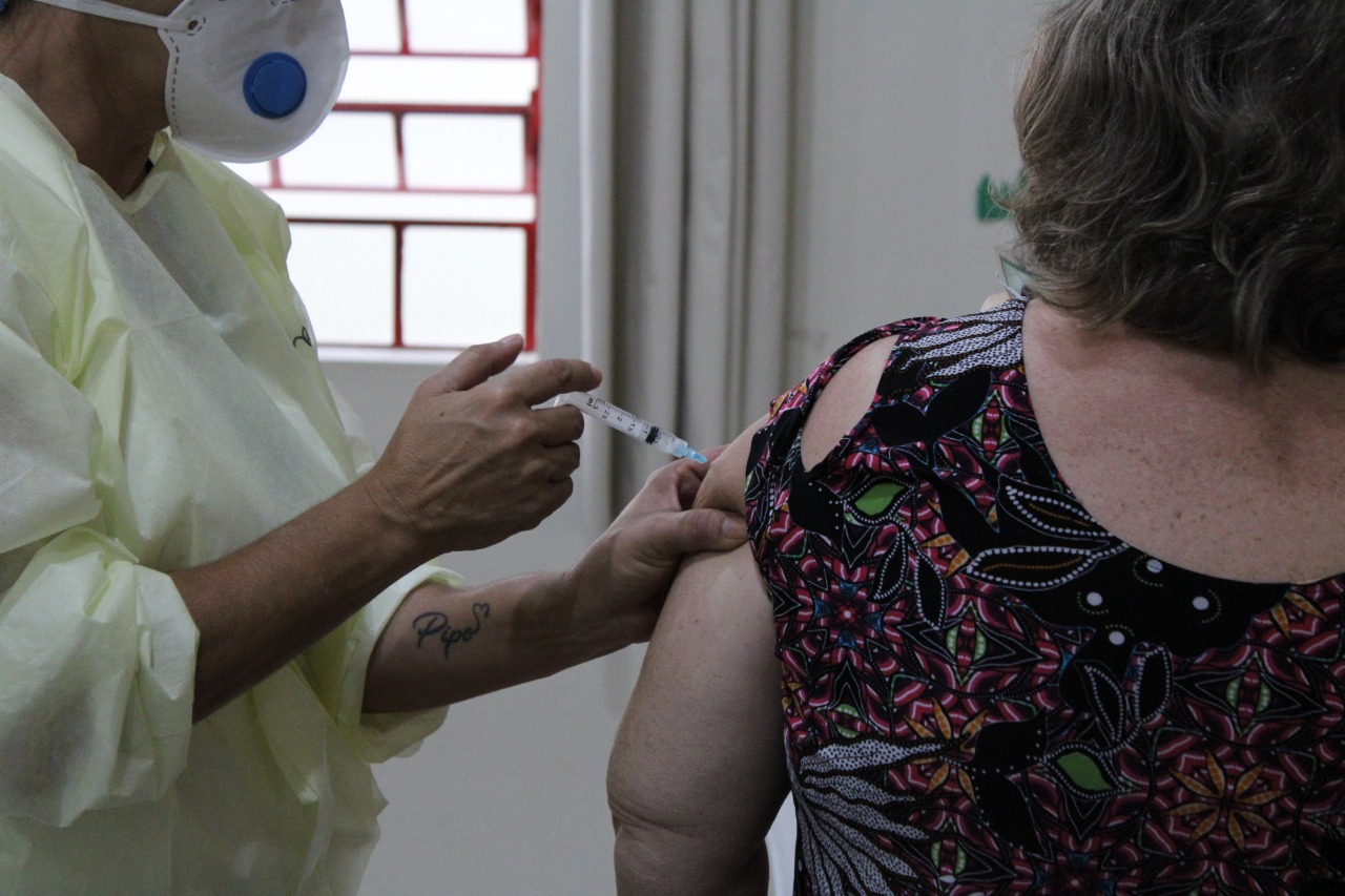 Criciúma atinge meta de imunização de idosos e profissionais de saúde contra a gripe