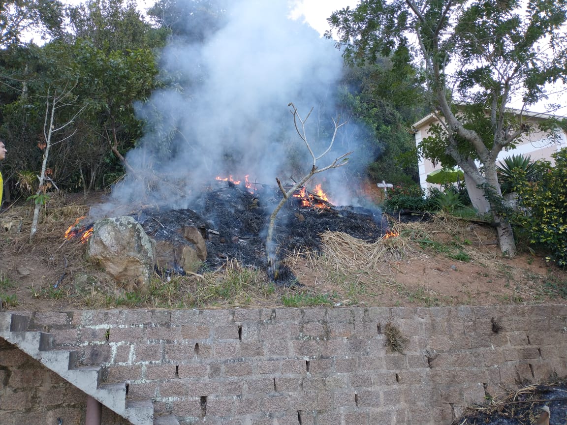 A queima de lixo ou vegetação é considerado crime ambiental | Foto PMF/Divulgação