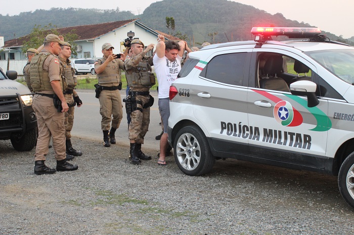 Foto: PM realizou uma operação para cumprir o mandado contra Hélio | Cláudio Costa/Arquivo OCP