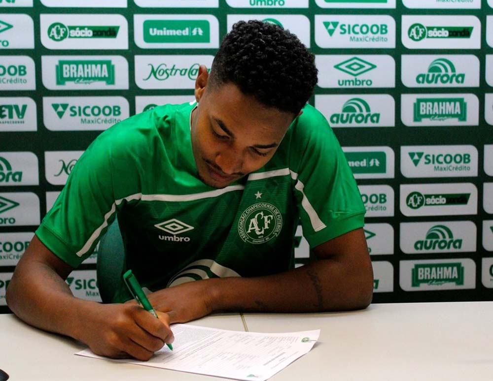 Fernandinho assinou contrato de empréstimo até o fim da Série B do Brasileiro | Foto: Divulgação/Chapecoense