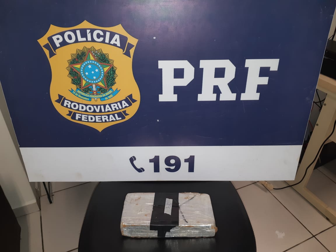 Droga estava num carro com placas de Florianópolis | Foto PRF