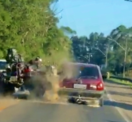 Vídeo registra exato momento de acidente envolvendo triciclo protótipo em Criciúma