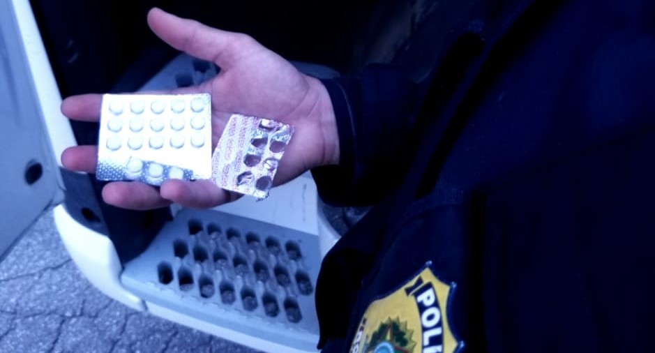 Policiais encontraram 18 comprimidos de Nobésio Forte | Foto PRF