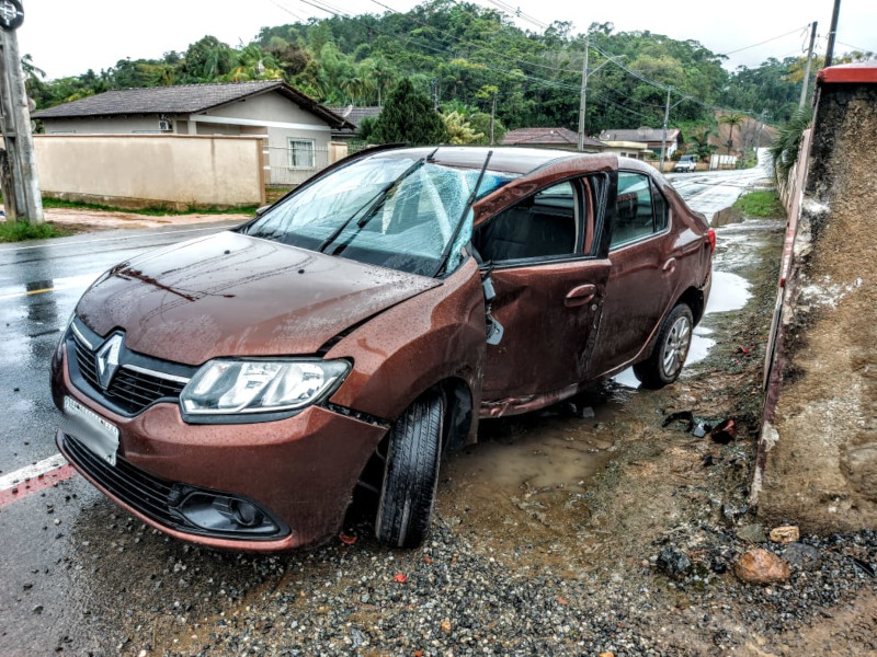 Acidente ocorreu na estrada Bananal do Sul | Foto: Fábio Junkes/OCP News