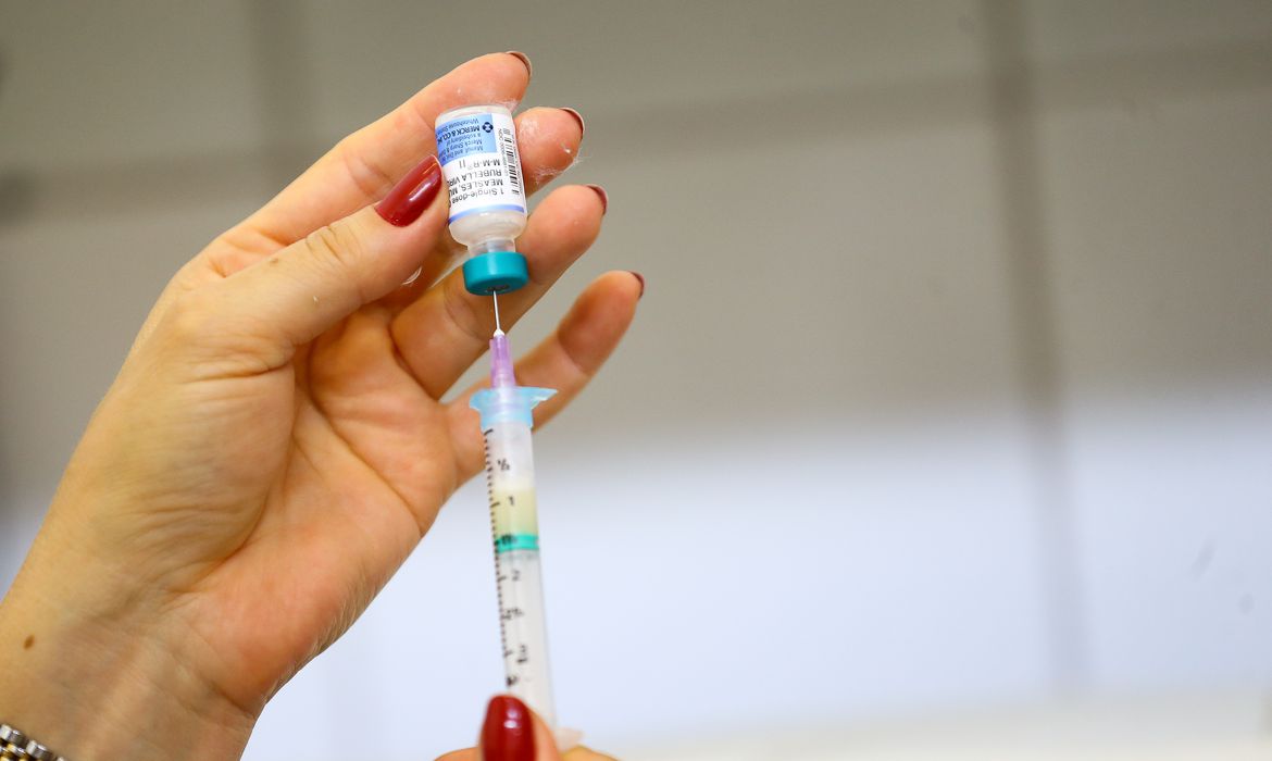 Imunização contra Covid-19 segue nesta segunda-feira das 8h às 17h em Criciúma