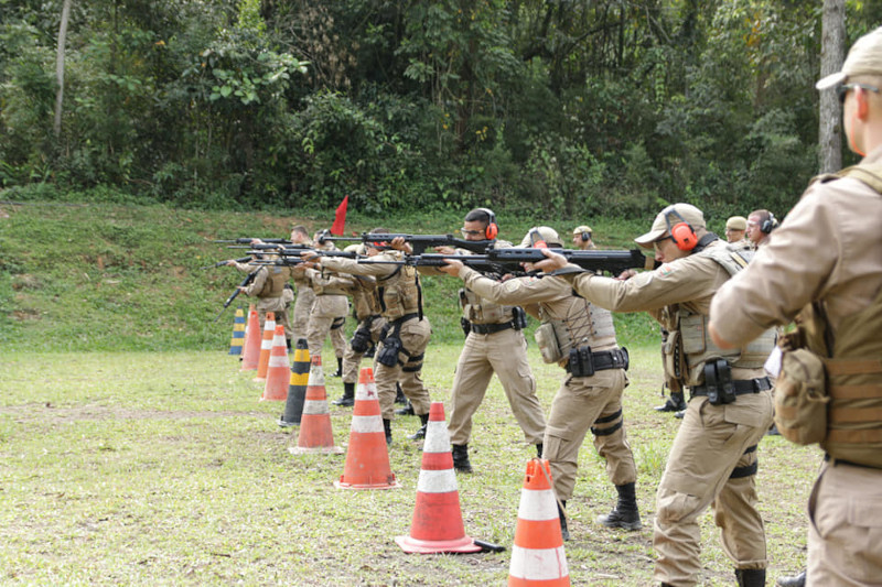 Policiais foram habilitados para uso do fuzil M964 FAL 7,62 | Foto: PM/Divulgação