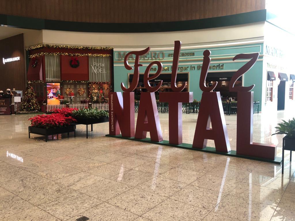 Shopping recebeu um letreiro gigante com a inscrição “Feliz Natal” instagramável | Foto Divulgação