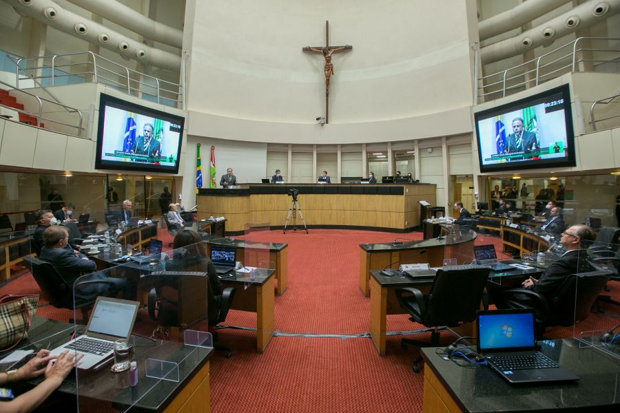 Sessão do tribunal especial acontece no plenário da Alesc | Foto Agência AL