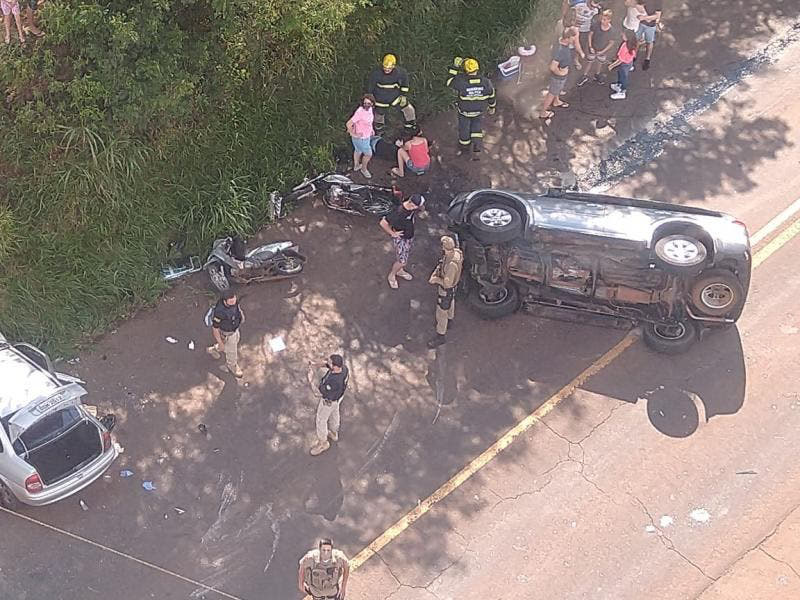 Acidente em Pinhalzinho envolveu três veículos e teve uma morte | Foto: Divulgação/SaerFron