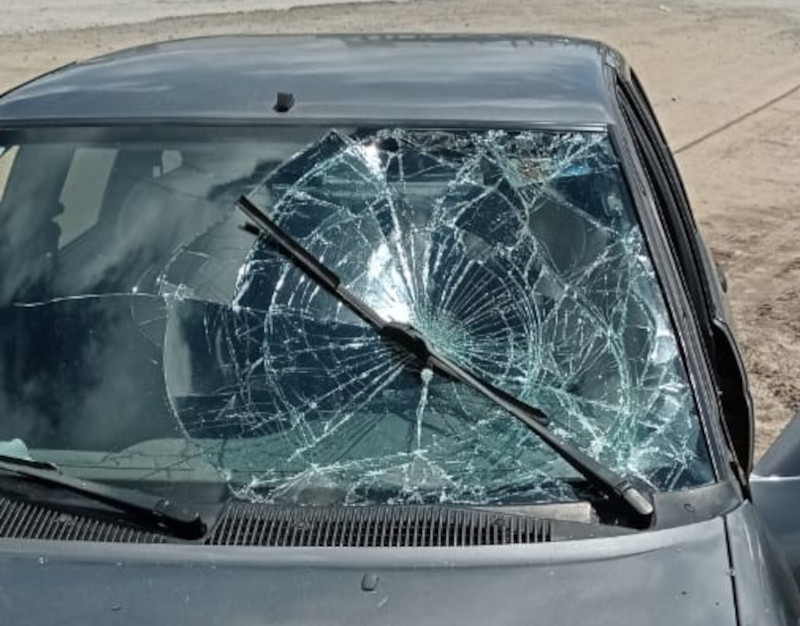 Carro ficou danificado devido ao acidente | Foto: Bombeiros/Divulgação