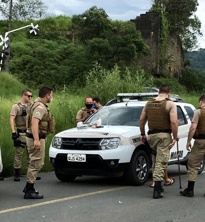 PM de Criciúma apreende quase dois quilos de maconha e prende envolvidos