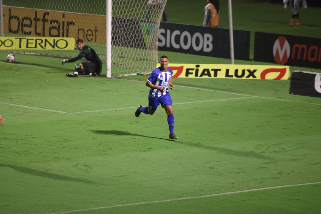 Romulo fez o primeiro gol da vitória de 5x2 do Avaí sobre o Juventude na Ressacada | Frederico Tadeu/AFC