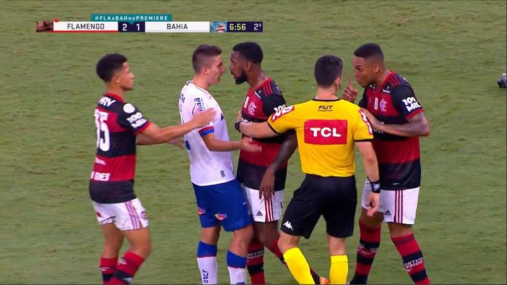 Gerson e Ramirez discutindo no jogo entre Flamengo e Bahia | Foto: reprodução/vídeo