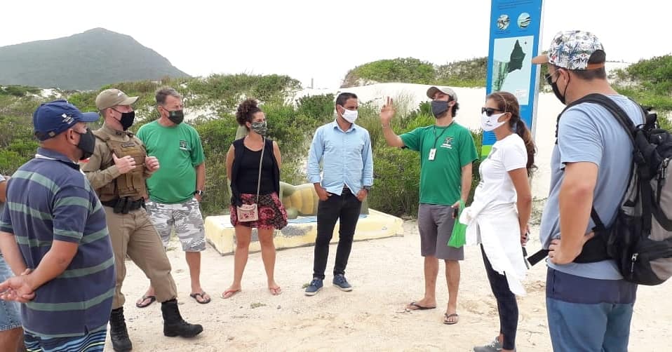 Equipe do Departamento de Unidades de Conservação da Floram realizou uma vistoria na Praia do Santinho | Foto Divulgação/PMF