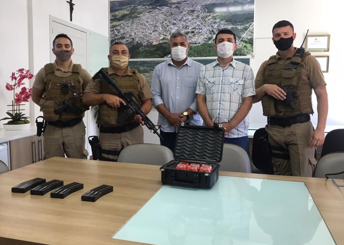 PM de Siderópolis recebe armamento para reforçar a segurança do município