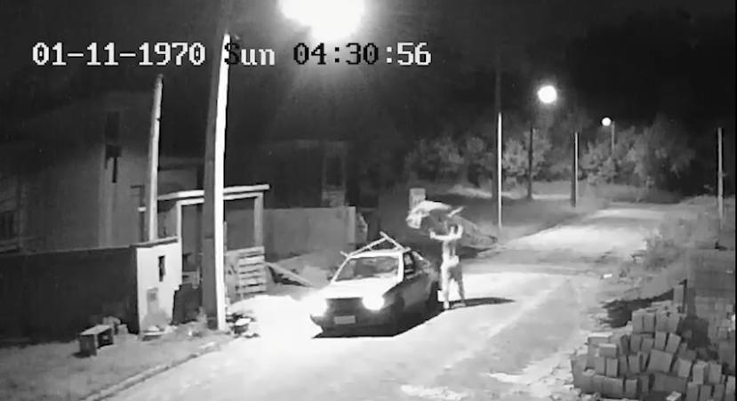 Vídeo: homem acompanhado de mulher e criança furta casa em construção em Criciúma