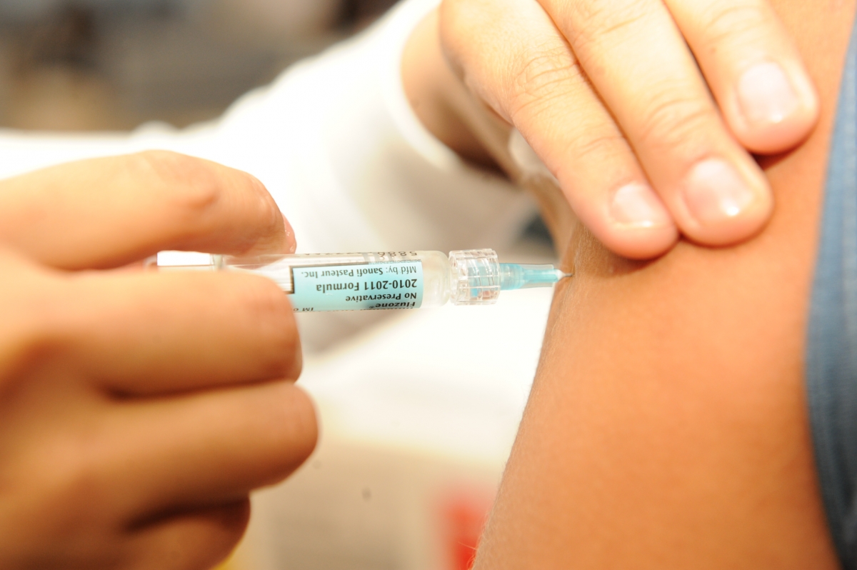 Criciúma recebe mais 2,1 mil doses contra Covid-19 e dá sequência a vacinação de idosos e profissionais da saúde