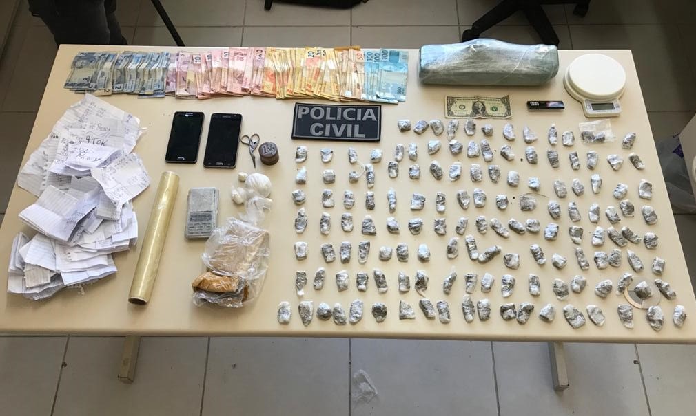 Homem foi preso com maconha, cocaína e comprimidos que aparentam ser ecstasy | Foto Polícia Ciivil