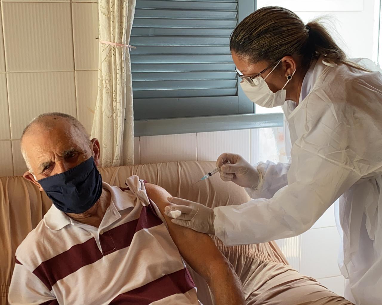 Cocal do Sul inicia vacinação nos idosos de 80 e 81 anos