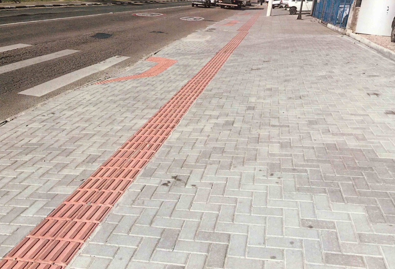 Mais de mil moradores e estabelecimentos já foram notificados para adaptação correta de calçadas em Criciúma