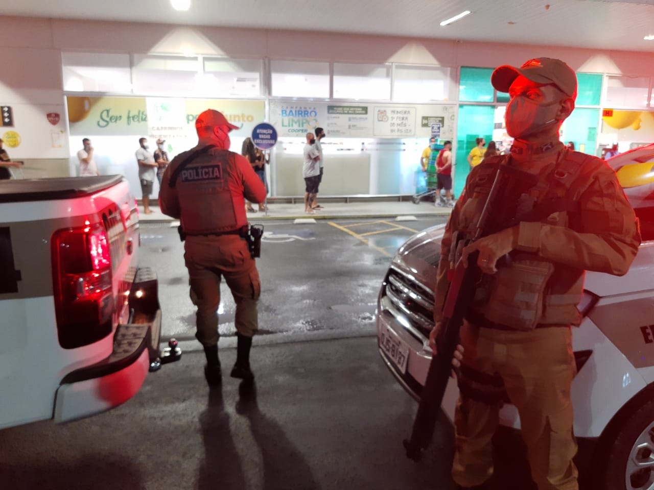 Policiais militares vêm fiscalizando as normas sanitárias desde o início da pandemia | Foto: Cláudio Costa/OCP News