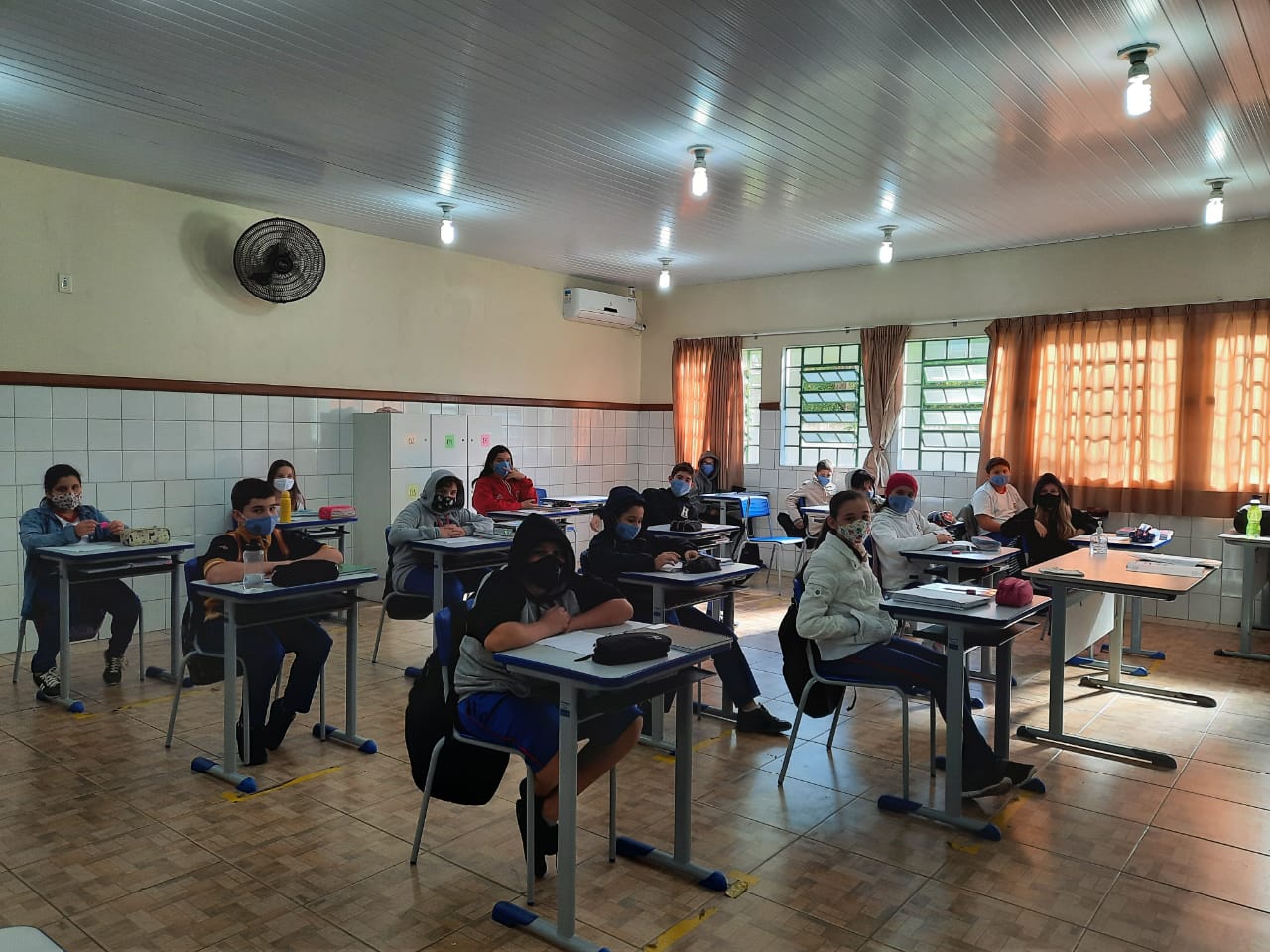 Vereadora questiona "obrigatoriedade" do retorno às aulas presenciais em Criciúma