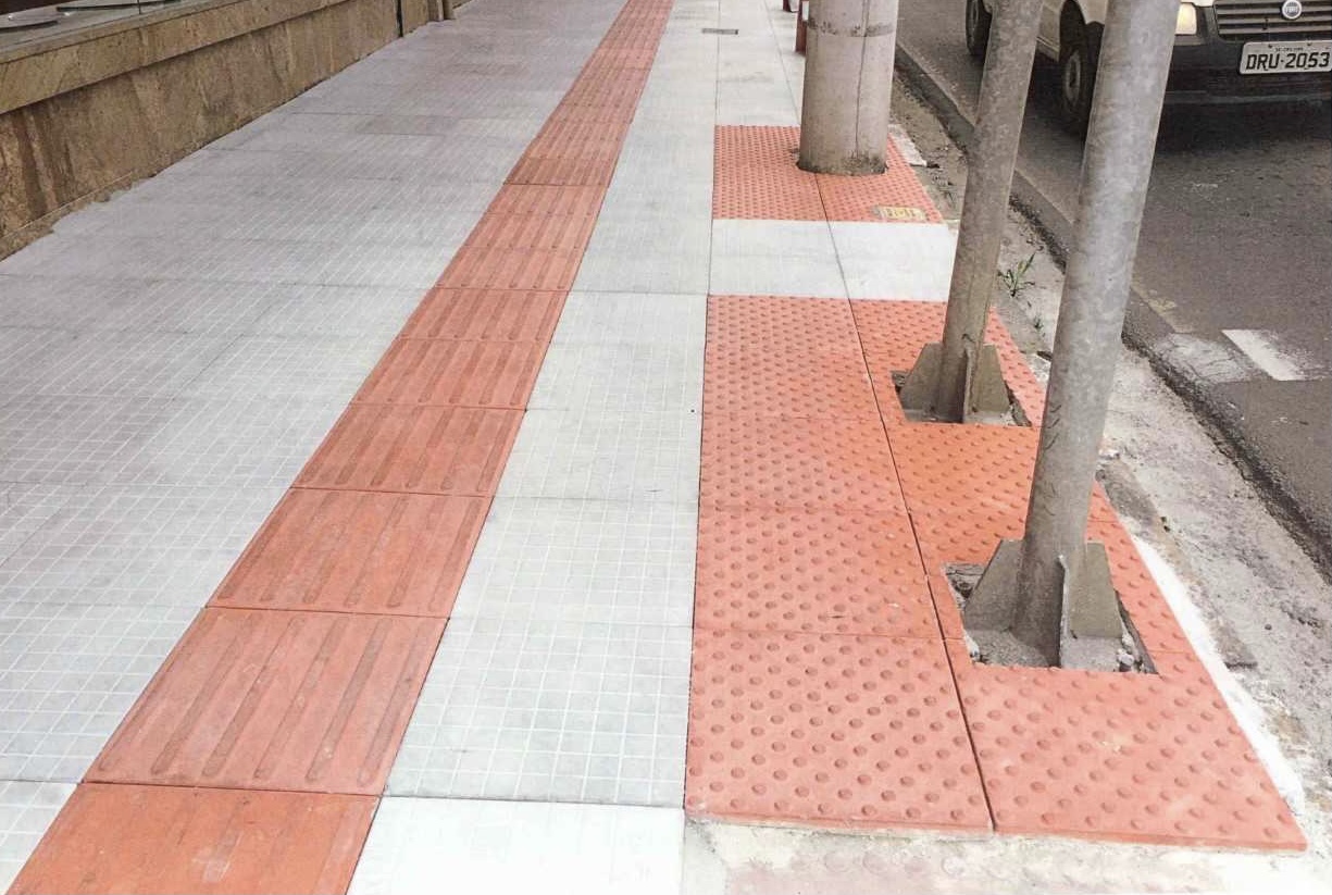 Prefeitura de Criciúma inicia notificações para adequação de calçadas na rua Araranguá