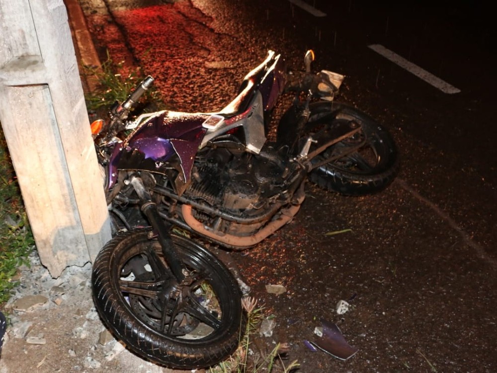 Acidente aconteceu na noite de quarta-feira (9), em Maringá | Foto: Notícia Urgente Maringá